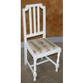 A SPECTACULAR VINTAGE/ANTIQUE CHAIR - WITH BEAUTIFUL TURNED LEGS -