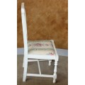 A SPECTACULAR VINTAGE/ANTIQUE CHAIR - WITH BEAUTIFUL TURNED LEGS -