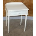 A MAGNIFICENT 1 DRAWER REGENCY STYLE BED SIDE CABINET OR OCCASIONAL TABLE STUNNING PIECE