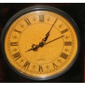 A EXQUISITE WOODEN MANTEL CLOCK BATERY OPERATED - WORKING CONDITION STUNNING DETAILED PIECE