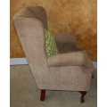 A STYLISH LARGE WING BACK CHAIR RESTING ON STUNNING QUEEN ANN LEGS FANTASTIC FURNITURE!!!!