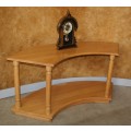 A AMAZING OAK FINISHED ROUNDED ENTRANCE HALL/OCASIONAL TABLE