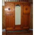 WOW ABSOLUTELY SPECTACULAR LARGE VINTAGE/ANTIQUE 3 DOOR WARDROBE - IN SHOW ROOM CONDITION!!!!