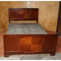 A FANTASTIC VINTAGE OAK DOUBLE BED WITH HEADBOARD - FOOTBOARD - AND CENTRE PIECE STUNNING