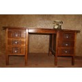 A STUNNING VINTAGE PROPER 1970'S  6 DRAW EXECUTIVE DESK,  WITH BEAUTIFUL CARVINGS