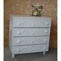 A GORGEOUS SHABBY CHIC FOUR DRAWER CHET OF DRAWERS - FINISHED IN A FRESH LINNEN COLOR - BEAUTIFUL!!!