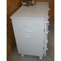 A GORGEOUS SHABBY CHIC FOUR DRAWER CHET OF DRAWERS - FINISHED IN A FRESH LINNEN COLOR - BEAUTIFUL!!!