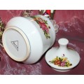 A SPECTACULAR SUGAR BOWL WITH A STUNNING ROSE PATERN