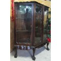 EXQUISITE SOLID IMBUIA CURVED GLASS ANTIQUE SHOWCASE WITH STUNNING DETAIL! MAGNIFICENT FURNITURE!!!