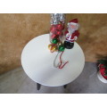 A MAGNIFICENT OCCASIONAL OR SIDE TABLE WITH DARK STAINED LEGS AND CRISP WHITE TOP