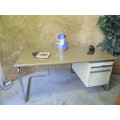 EXQUISITE VINTAGE METAL DESK IN GOOD CONDITION WITH STUNNING CROME DETAIL - STUNNING FURNITURE!!!