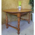 AN MAGNIFICENT ANTIQUE QUALITY OAK 6 SEATER TABLE WITH SPECTACULAR DETAIL!