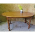 AN MAGNIFICENT ANTIQUE QUALITY OAK 6 SEATER TABLE WITH SPECTACULAR DETAIL!