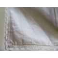 A INCREDIBLE 100% COTTOM TRAY CLOTH WITH A STUNNING EMBODIED EDGE 46CM X46CM