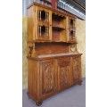 A FANTASTIC VINTAGE TALL SERVER CUPBOARD WITH STUNNING DETAIL WITH THE ORIGINAL TILED TOP