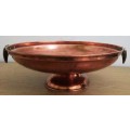 STUNNING ANTIQUE COPPER BOWL ON A STAND WITH BEAUTIFUL BRASS HANDLES - A REALLY STUNNING PIECE