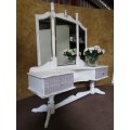 A GORGEOUS LARGE SHABBY CHIC DRESSING TABLE WITH STUNNING TURNED DETAIL