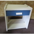 A MARVELOUS CHALK PAINTED BEDSIDE CABINET WITH ONE DRAWER TRENDY/STATEMENT PIECE