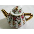 A VERYY PRETTY LITTLE PORCELAIN TEA POT BEAUTIFULLY DECORATED WITH STUNNING COLORS