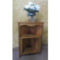 An elegant antique corner shelf cupboard in oak with inlay motifs, canted corners and moulded cornic