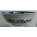 A GORGEOUS LARGE SERVING BOWL FINISHED IN A STUNNING GLOBATE BLUE DESIGN