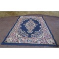 A STUNNING MACHINE WOVEN CARPET WITH STUNNING RICH BLUE COLORS 117CM X 79CM