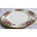 ROYAL ALBERT BONE CHINA AUTUMN ROSES  DINNER PLATE with fluted edging and decorated with roses
