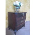 A STUNNING, UNUSUAL VINTAGE  FOUR DRAWER QUEEN ANNE STYLE CHEST  OF DRAWS IN FANTASTIC CONDITION!!!