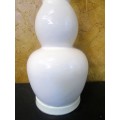 WOW A STUNNING LARGE CRISP WHITE WOOLWORTHS PORCELAIN TABLE LAMP TESTED & WORKING
