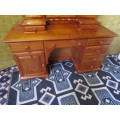 AN EXQUISITE DETAILED SOLID WOOD & DRESSING TABLE WITH 8 DRAWERS, 1 CUPBOARDS & 3 MIRRORS