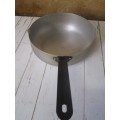 A LOVLEY VINTAGE FRYING PAN STILL USEABLE OR STUNNING COUNTRY KITCHEN DECOR