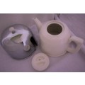 A COLLECTABLE HEAT MASTER / STAY HOT TEA/COFFEE POT - LOVLEY VINTAGE & SHABBY CHIC DECOR