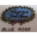 A ELANT & STYLISH DINNER PLATES 23.2CM BY BLUE ROSE NAGOYA STUNNING WITH THE BLUE ROSES ON THE WHITE