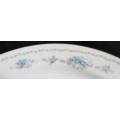 A ELANT & STYLISH DINNER PLATES 27CM BY BLUE ROSE NAGOYA STUNNING WITH THE BLUE ROSES ON THE CRISP