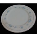 A ELANT & STYLISH DINNER PLATES 27CM BY BLUE ROSE NAGOYA STUNNING WITH THE BLUE ROSES ON THE CRISP