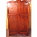 WOW ABSOLUTELY SPECTACULAR LARGE VINTAGE/ANTIQUE 2 DOOR WARDROBE