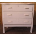 A FANTASTIC WHITE VINTAGE CHEST OF DRAWERS WITH THREE LARGE DRAWERS