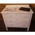 A FANTASTIC WHITE VINTAGE CHEST OF DRAWERS WITH THREE LARGE DRAWERS