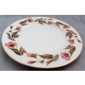 AN EXQUISITE VINTAGE PORCELAIN PLATE BEAUTIFULLY DESIGNED WITH A FLORAL PATERN -