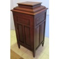 WOW A RARE FIND A ANTIQUE GRAMMAPHONE SOLLID WOOD CUPBOARD - WILL MAKE THE PERFECT LIQOUR CABINET