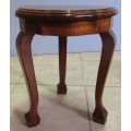 AN ELGANT ROUND SOLID WOOD BALL & CLAW SIDE TABLE