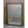 A ELGANT & STYLISH GOLD FRAME MIRROR WITH A STUNNING GILDED FRAME