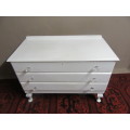 A TRENDY AND STYLISH THREE DRAWER QUEEN ANNE CHEST OF DRAWERS FINISHED IN WHITE