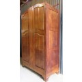 A STUNNING VINTAGE TWO DOOR CUPBOARD IN GOOD CONDITION