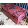 A LOVLEY VINTAGE METAL SHABBY CHIC TRUNK