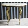 AN ELGANT & STYLISH ONEX/GRANITE SIDE TABLE WITH BEAUTIFUL ORNATE BRASS LEGS
