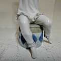 Lladro `Girl Shampooing` Lladro porcelain figurine. This piece is in great condition