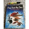 FREE FROM THE SEA The Seafood Cookbook LANNICE SNYMAN ANNE KLARIE ( Cooking cookbook Fish Shelfish