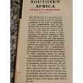 SNAKES OF SOUTHERN AFRICA VIVIAN F M FITZSIMONS ( poor dust jacket )