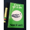 HOLD MY PAW SUE HART Illustrated by Lynne Siebert SIGNED by Both ( stories of a vet wildlife 1987 )